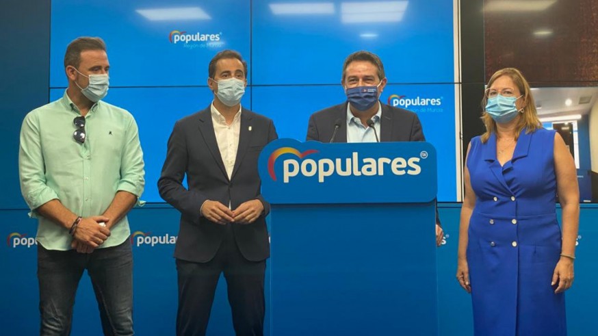Los alcaldes populares Tomás Baño, Víctor López, Joaquín Buendía y Visitación Martínez
