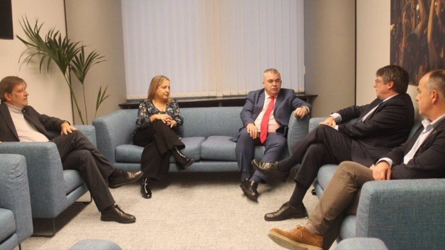 PSOE y Junts escogen al diplomático salvadoreño Francisco Galindo como verificador internacional de sus reuniones
