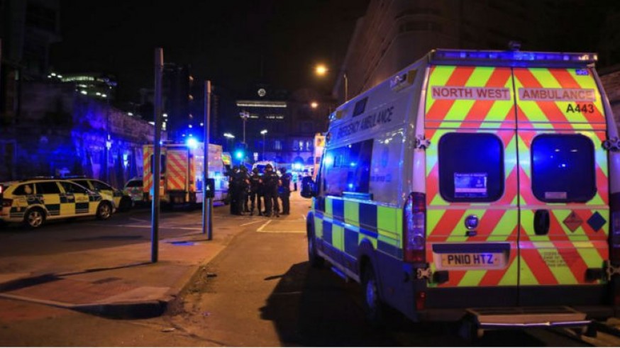 Ambulancia en el exterior del Manchester Arena