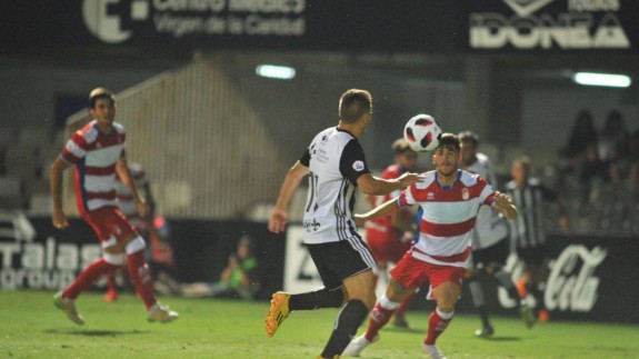 El Cartagena cae en su debut liguero 2-3 frente al Recreativo Granada B 