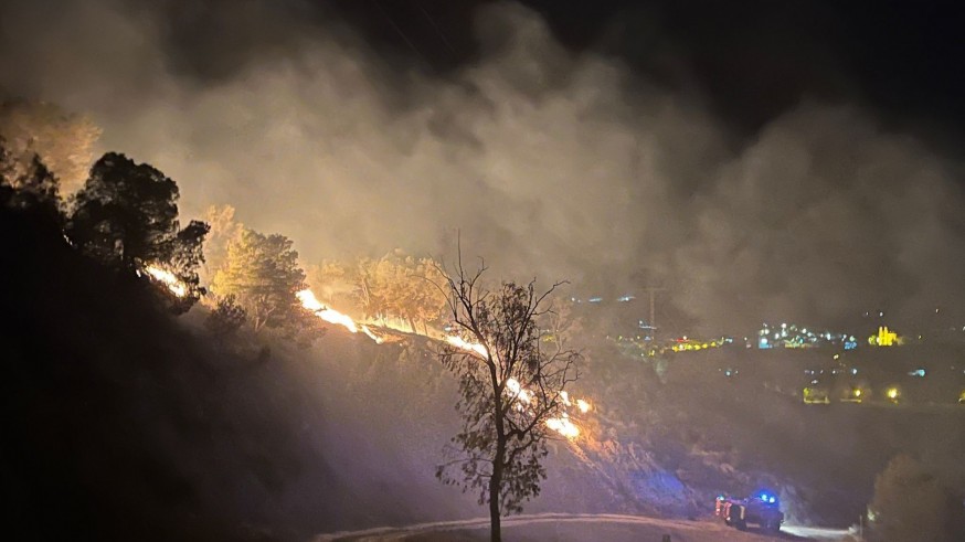 Logran sofocar un incendio en la sierra de Las Atalaya en Cieza