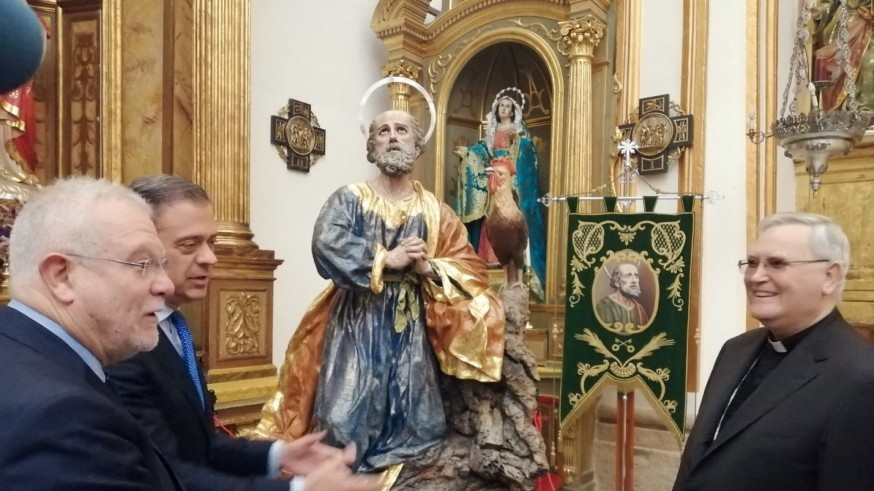 La imagen de San Pedro Apóstol vuelve a su iglesia tras pasar por el Centro de Restauración