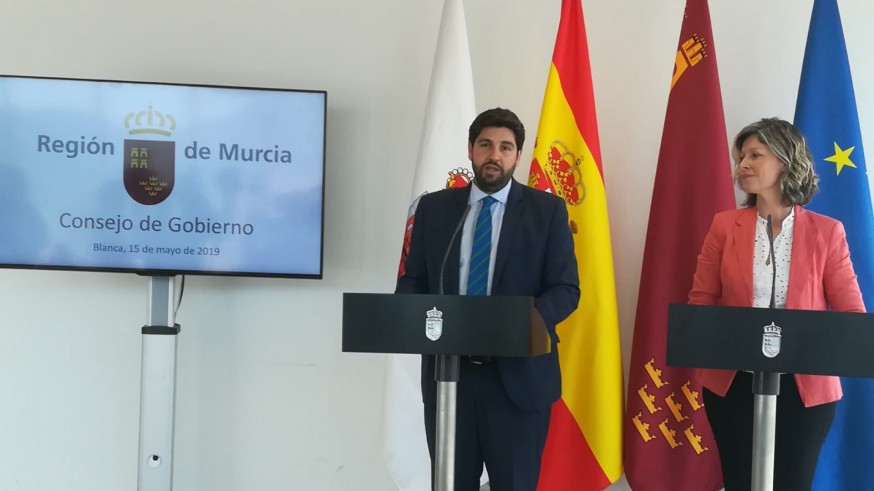 López Miras junto a la alcaldesa de Blanca