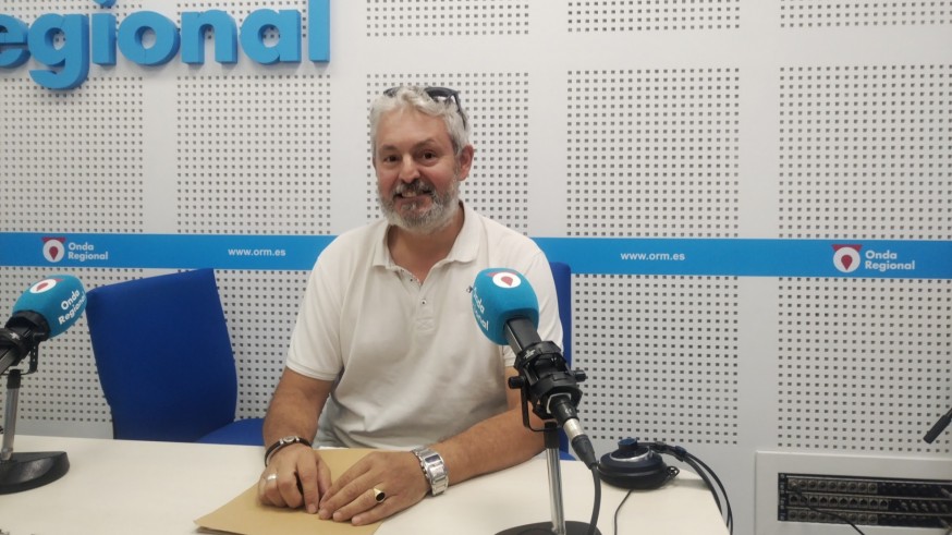 'Nuestro centro parece más un campo de concentración que un instituto'. Juan Abellán. AMPA del IES Sierra de Almenara en Lorca
