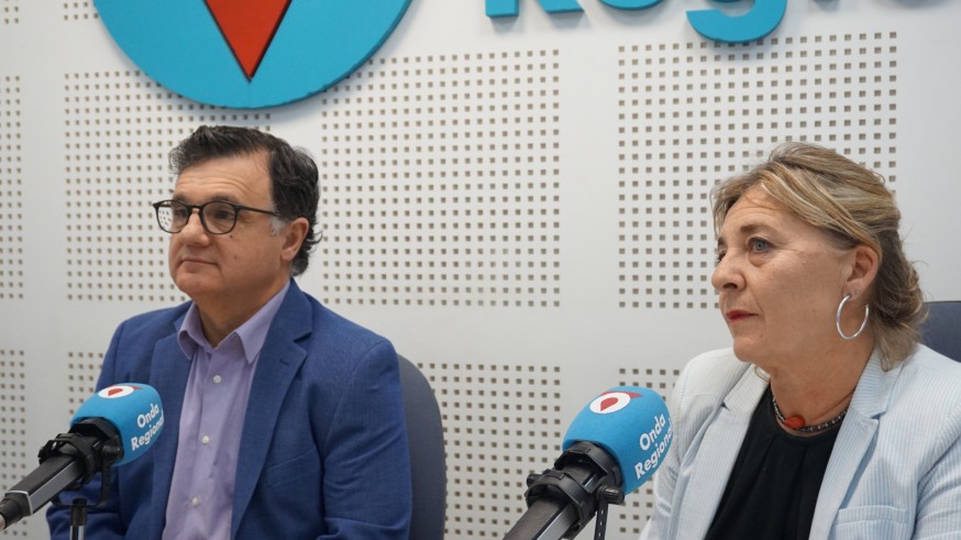 José Antonio Ortega y Patricia Cuadrillero en los estudios de Onda Regional