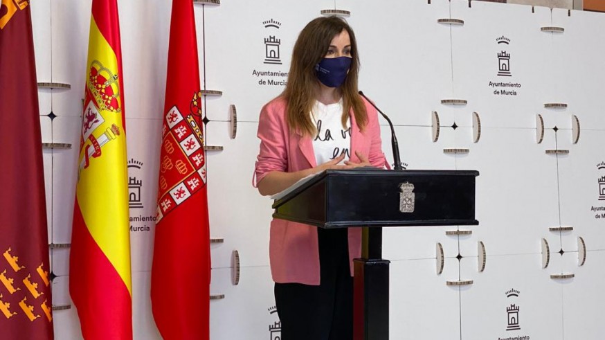 La portavoz del Equipo de Gobierno, Rebeca Pérez, durante la rueda de prensa