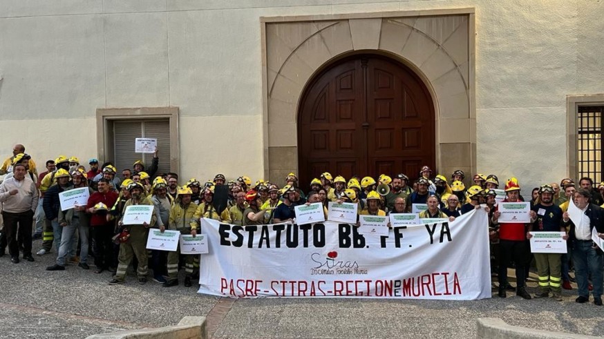 Bomberos forestales protestan para reclamar mejores condiciones laborales