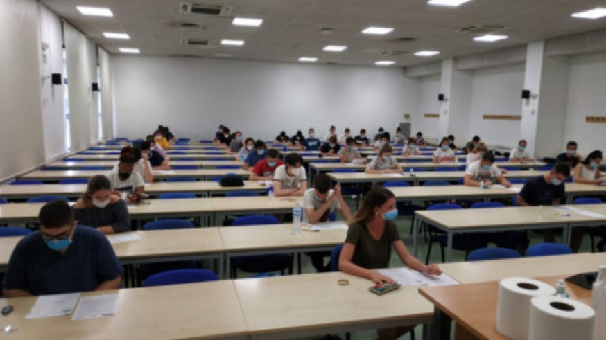 Imagen de un examen en las instalaciones universitarias