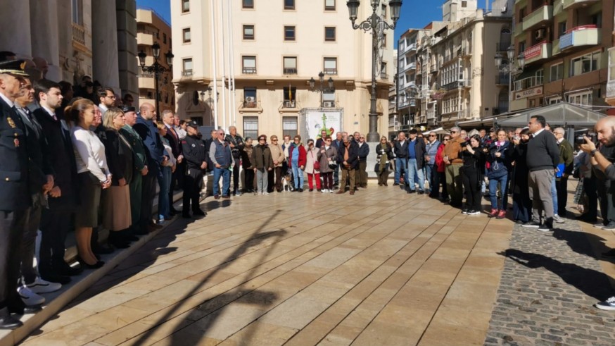 Concentraciones en toda la Región de Murcia en recuerdo de los guardias civiles fallecidos en Barbate