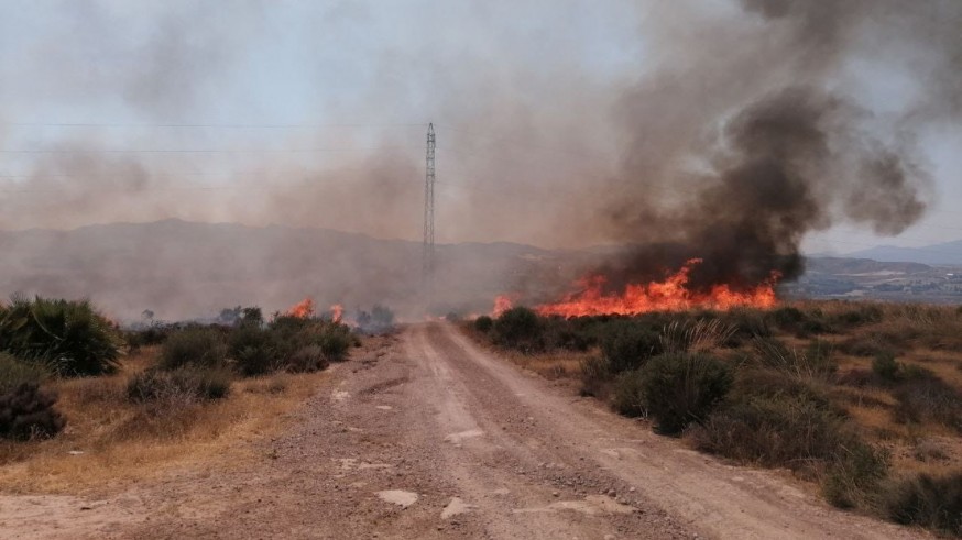 Emergencias activa la situación 1 en el incendio de El Saladillo en Mazarrón