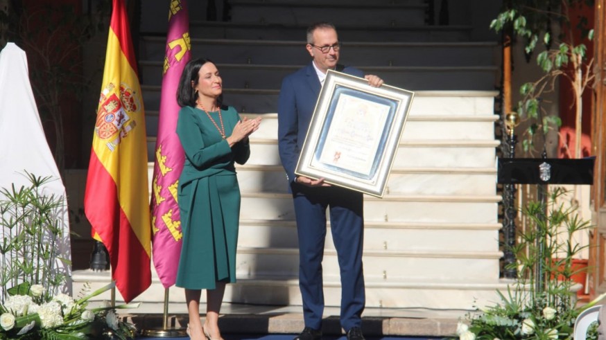 Yecla distingue a Ceuta en su homenaje a la bandera con motivo de la Fiesta Nacional