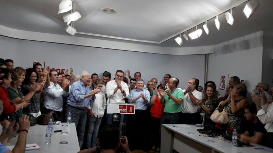 Diego Conesa vence las primarias socialistas