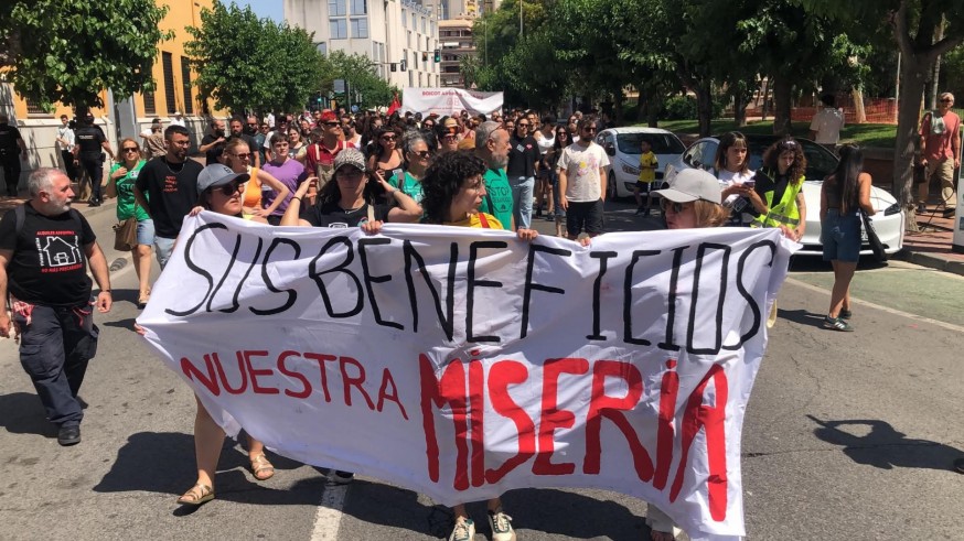 Medio millar de personas marchan por una vivienda digna en Murcia
