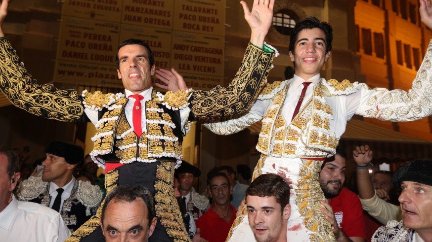 Emilio de Justo y Marco Pérez salen a hombros en la quinta de la Feria Taurina de Murcia
