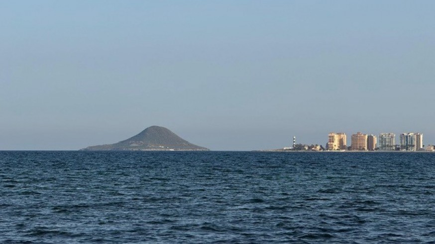 Hostetur califica de "valiente" la decisión del ayuntamiento de San Javier de paralizar la construcción de edificios