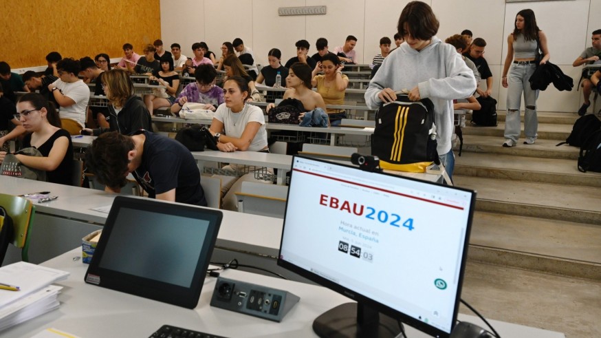 REPORTAJE I Los estudiantes recurren a academias para prepararse la PAU ante los nuevos cambios