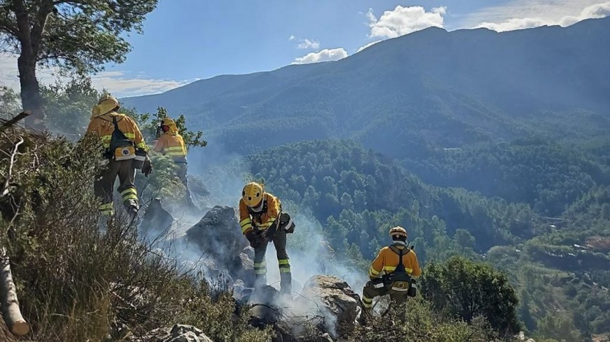 Efectivos de la Región de Murcia colaboran en la extinción del incendio de Montitxelvo