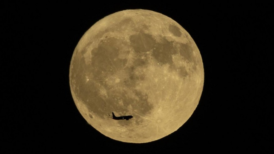 Astronomía con Fernando Ortuño. Un cráter del tamaño del Coliseo: la nueva huella en la superficie lunar