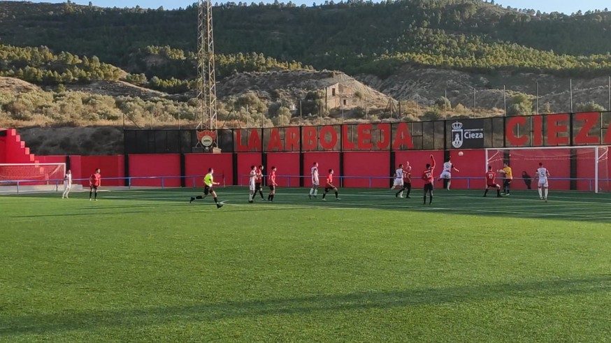 El Cieza se cuela en playoffs y deja tocado al Ciudad de Murcia (2-1)