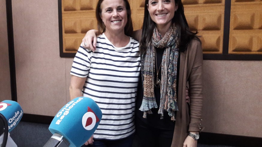 Elvira Sánchez y Crisitna Valdés, directora de la Escuela Infantil 'Nice day' de Murcia