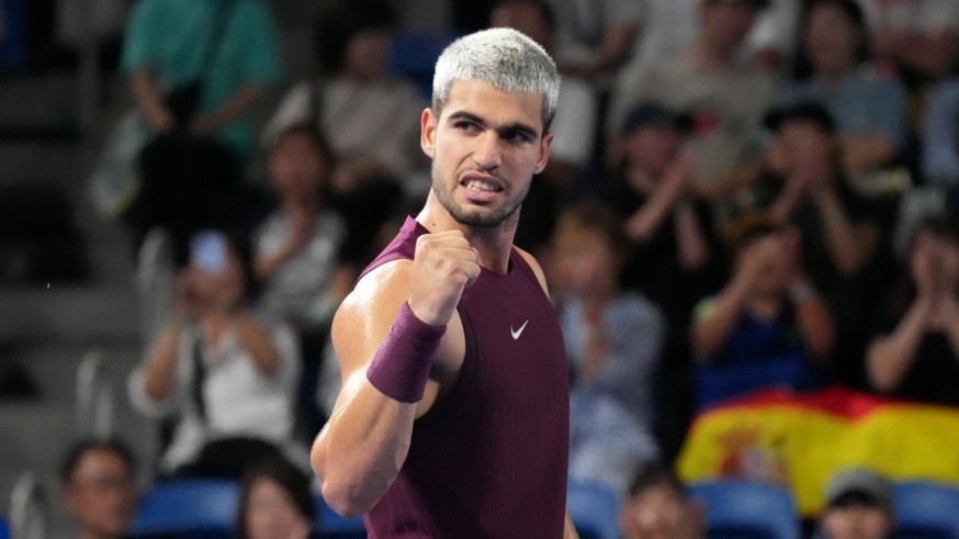 Alcaraz pone la directa ante Bergs y sigue adelante en Tokio 