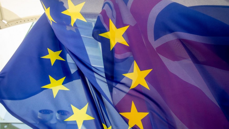 Banderas de UE y UK