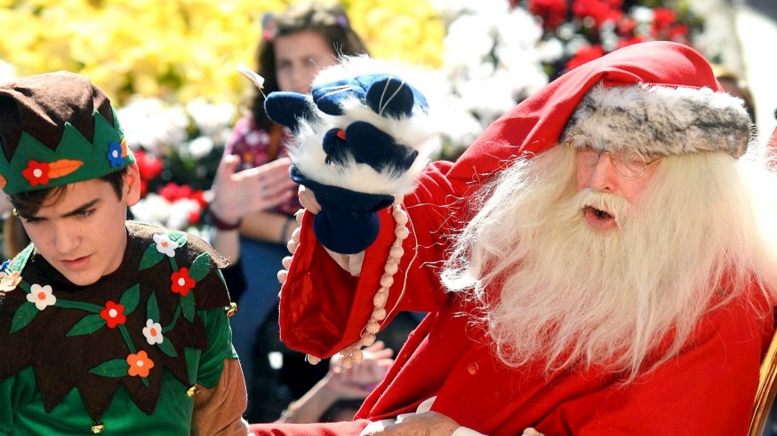 Papá Noel recorre la ciudad de Murcia en un gran desfile