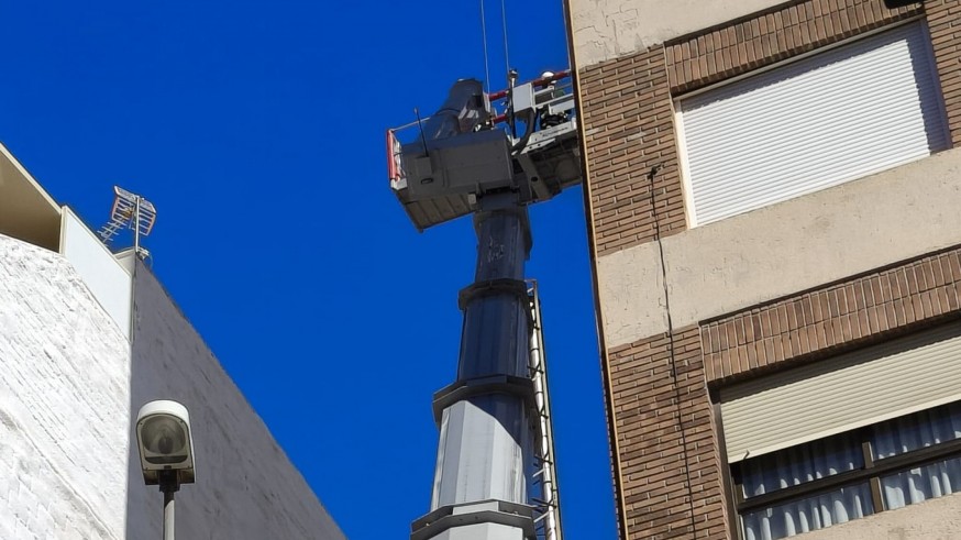 Evacúan a más de 100 vecinos en Cieza por riesgo de caída de torreta de 38 metros