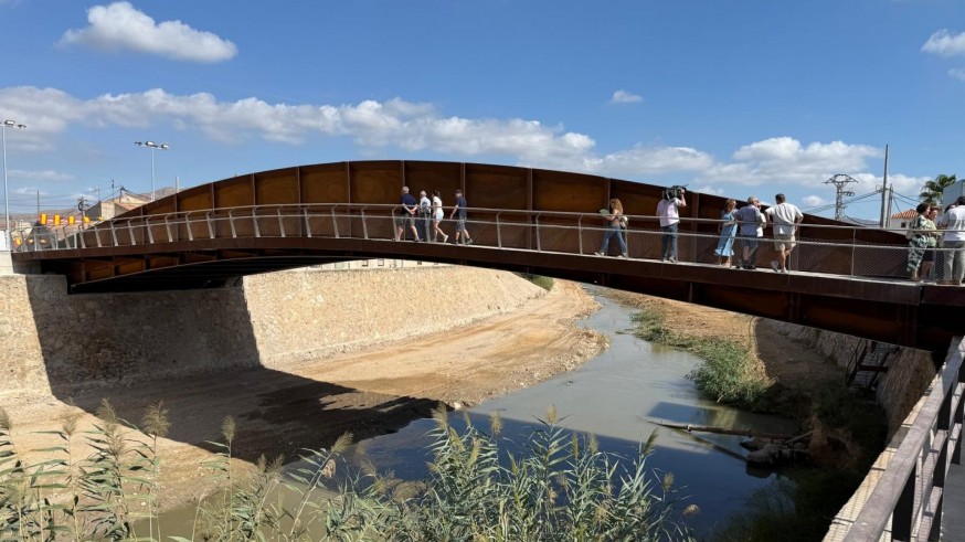 Abierto el nuevo puente de El Raal tras cuatro años de espera