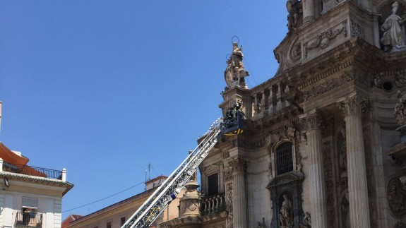  HUERMUR exige la actuación urgente tras una nueva caída de cascotes de la Catedral