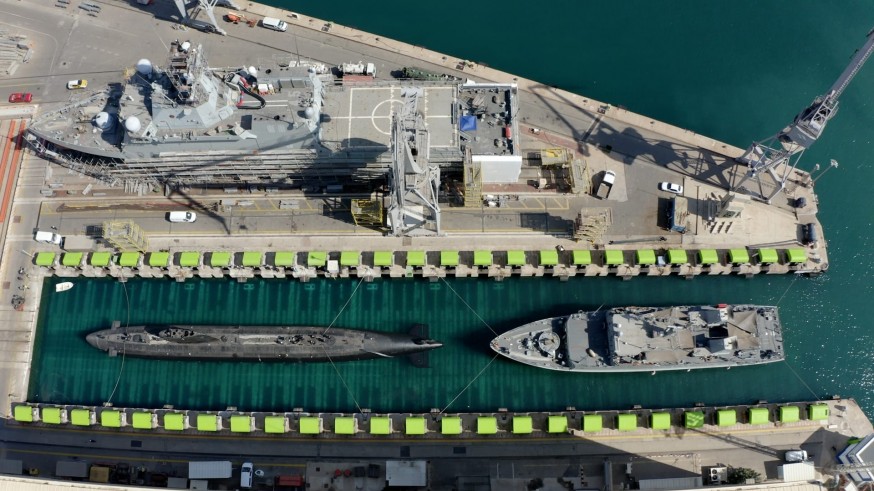 El ascensor gigante de Navantia en Cartagena cumple 50 años y eleva al megayate más pesado de su historia
