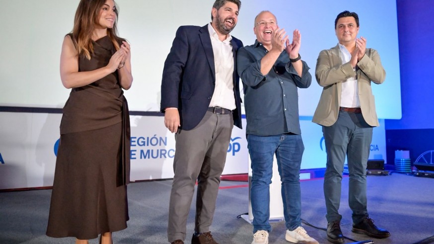 Tellado llama en Murcia a "barrer" a Sánchez y propone en vivienda "liberar suelo público y construir"