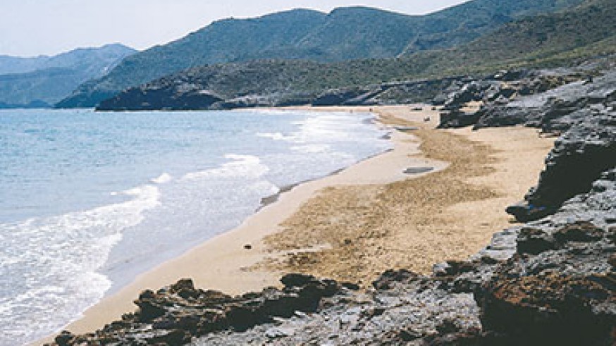 Imagen de las playas de Calblanque, por donde discurre el GR92