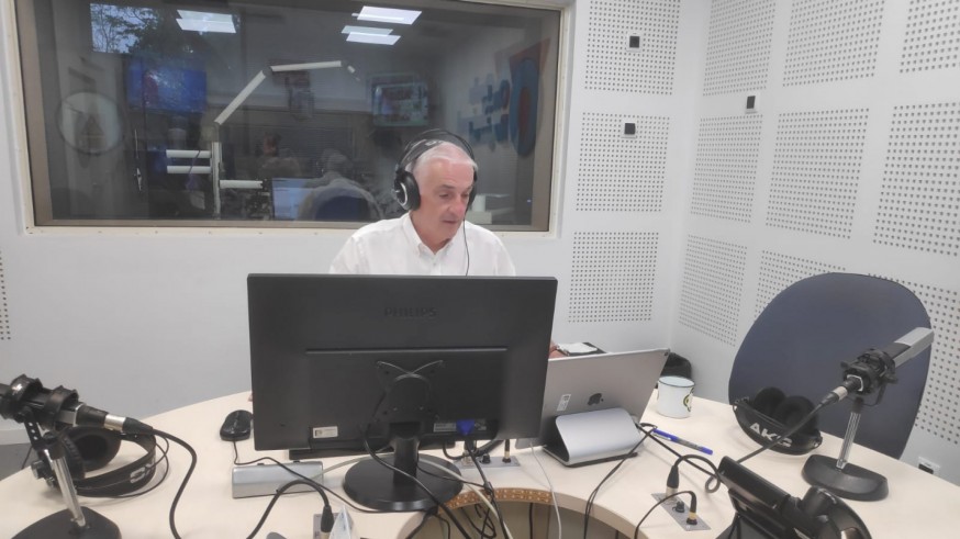 Joaquín Azparren dirige el informativo de la mañana