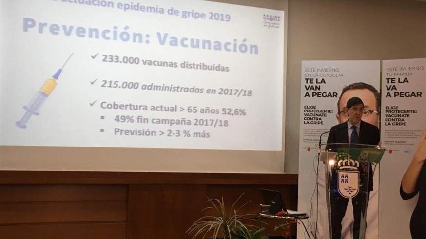 Manuel Villegas en la presentación de la campaña de la gripe