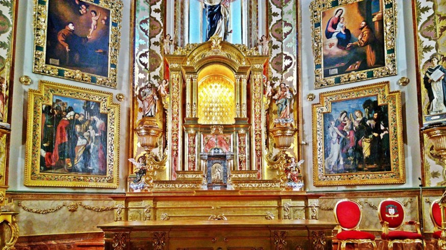 MIRANDO AL MAR. El altar mayor de la Iglesia Mayor de Santo Domingo de Mula cuenta con un nuevo retablo