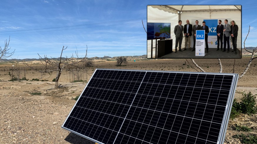 Los terrenos del futuro parque fotovoltaico. En recuadro, un momento de la presentación del proyecto. ASR.