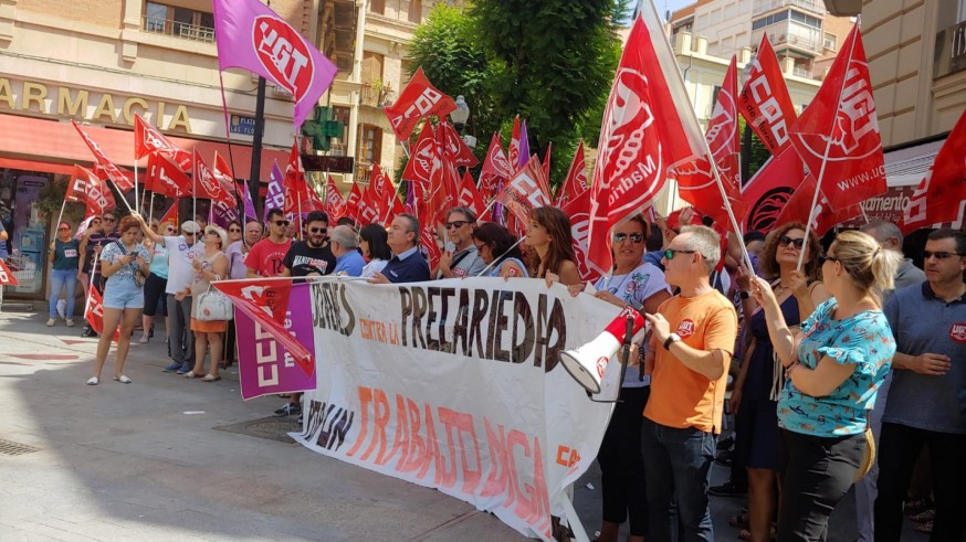 Protesta de los sindicatos en la Plaza de las Flores en Murcia.