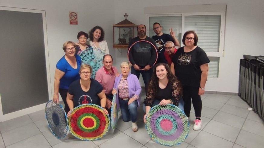 Sombraje de ganchillo, teatro y baile para celebrar a San Isidro en Los Meroños