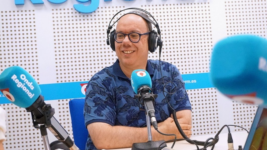 Con Tomás García hablamos de las seguidillas con voz de mujer, mientras escuchamos a Taray, Azarbe y Los Picapedreros