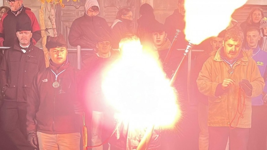 Pólvora en Yecla para anunciar el comienzo de las Fiestas de la Virgen