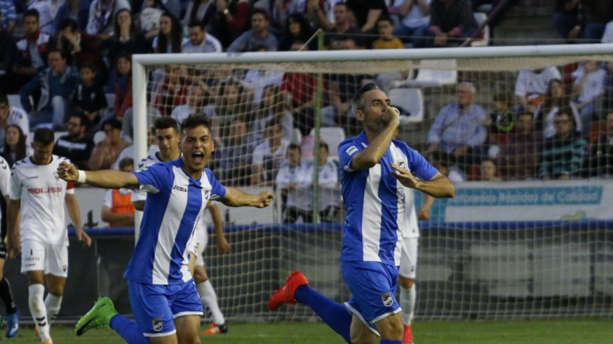 Abel Gómez celebra su gol (foto: Lorca FC)