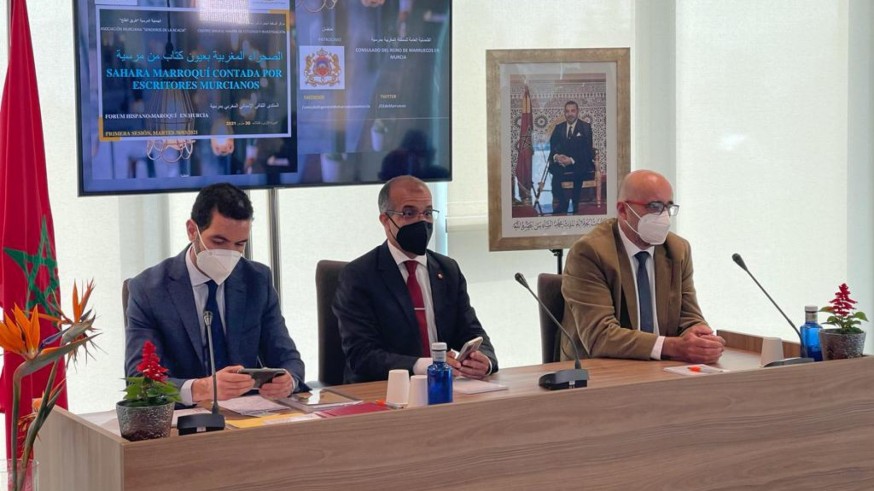 Un momento de la presentación del libro de Gonzalo Sánchez (a la derecha de la imagen) en el Consulado