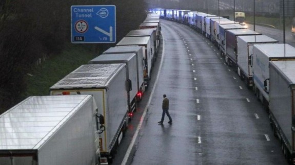 Camiones atrapados en el condado de Kent, en Inglaterra. EUROPA PRESS