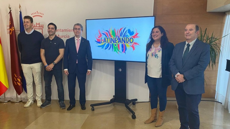 Nace 'Latineando' en El Carmen para disfrutar de la gastronomía y música latinas