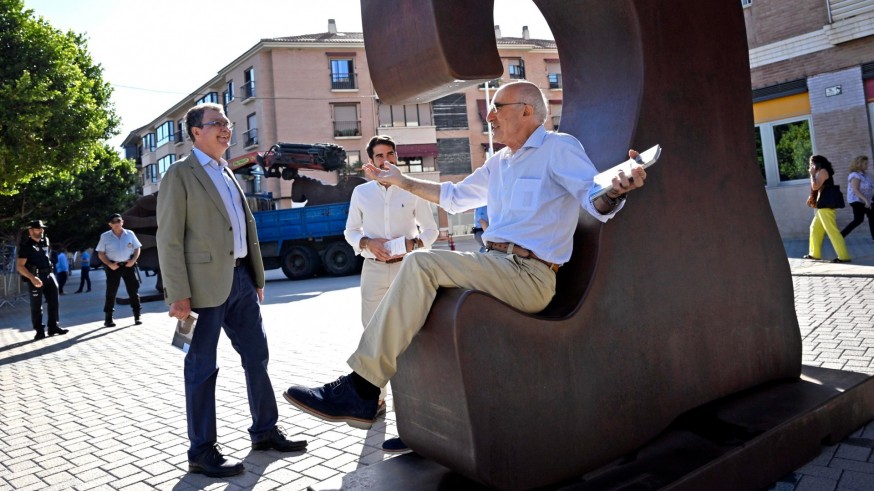 Las ‘Esculturas Monumentales’ de Juan Méjica convierten el río en un museo al aire libre 