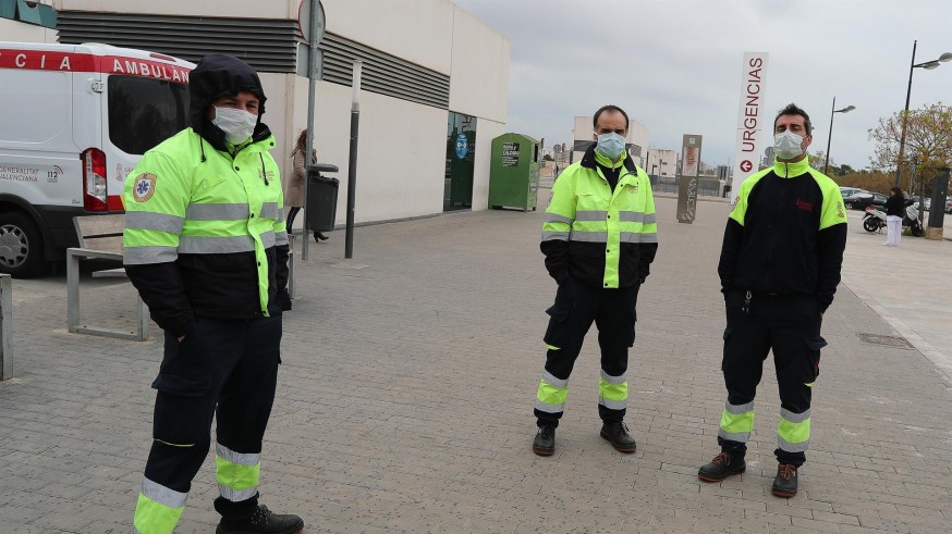 Personal sanitario con mascarillas