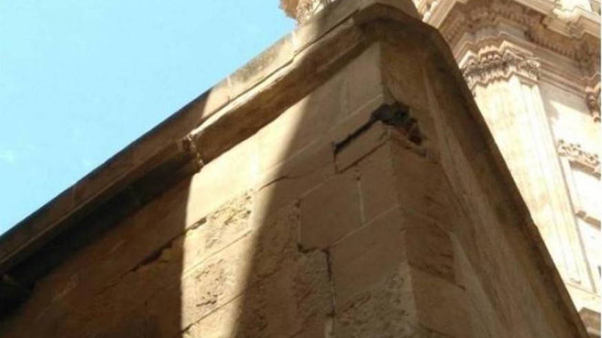 Fachada de la Catedral de Murcia desde la que se han desprendido los cascotes. HUERMUR 
