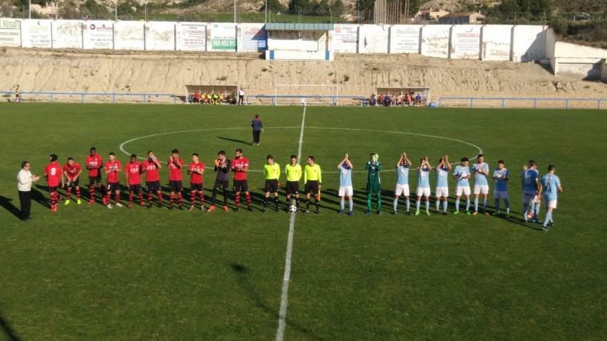 El Huercalovera remonta y gana en Cieza|1-2