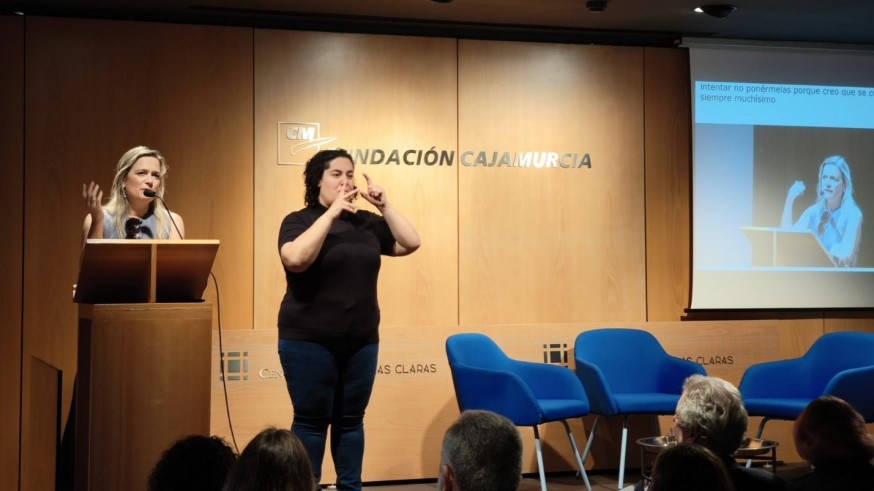 Casi la mitad de las víctimas de violencia de género depende financieramente de su maltratador